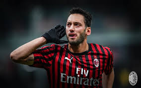 Calhanoglu confirms he is leaving AC Milan for rivals Inter: “I will sign a contract tomorrow”