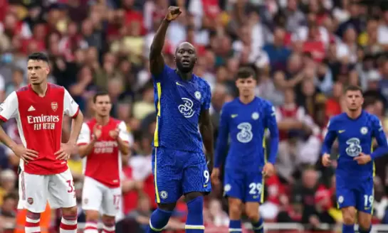 Lukaku scores as Chelsea win at Arsenal; Man Utd held as Spurs win