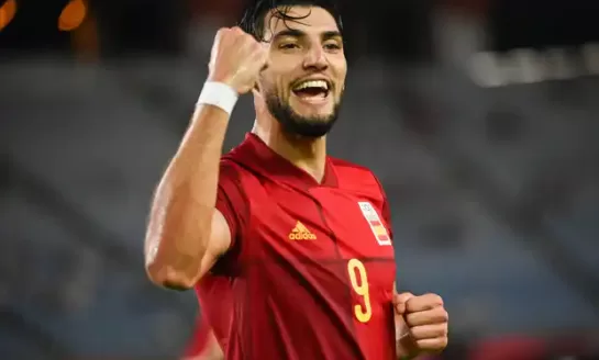 Atlético Madrid close to completing deal for Wolves striker Rafa Mir