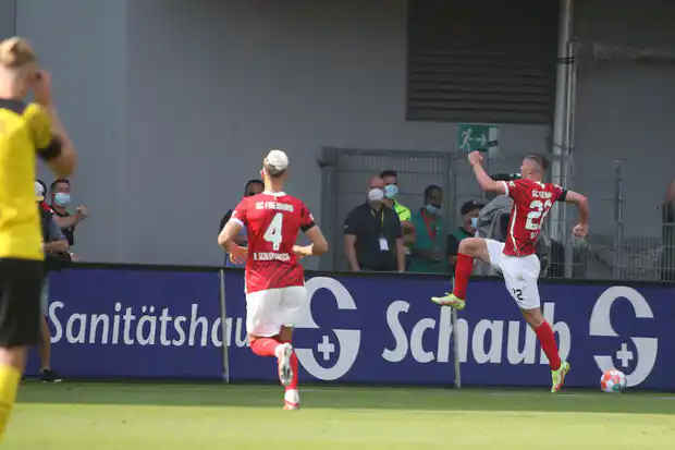 Dortmund beaten by Freiburg as Wolfsburg enjoy comeback win