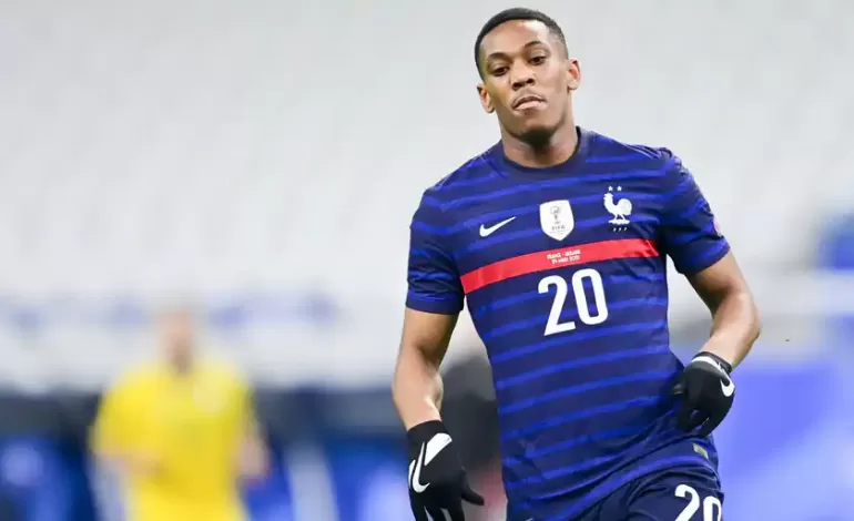Manchester United ace Anthony Martial rebuffed deadline day move to play with Cristiano Ronaldo