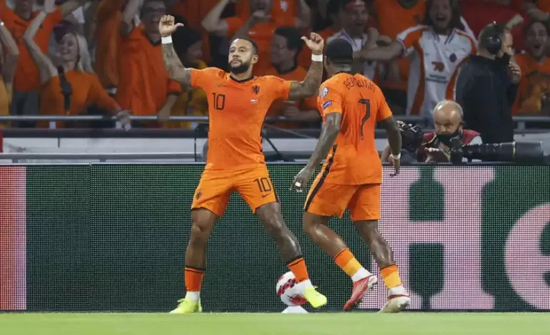 Nobody can stop Memphis Depay in this form