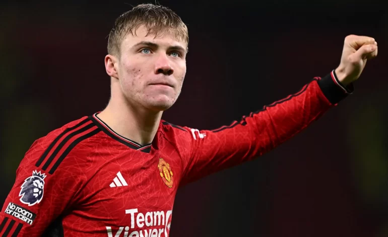 MANCHESTER UNITED HIT BY RASMUS HOJLUND INJURY